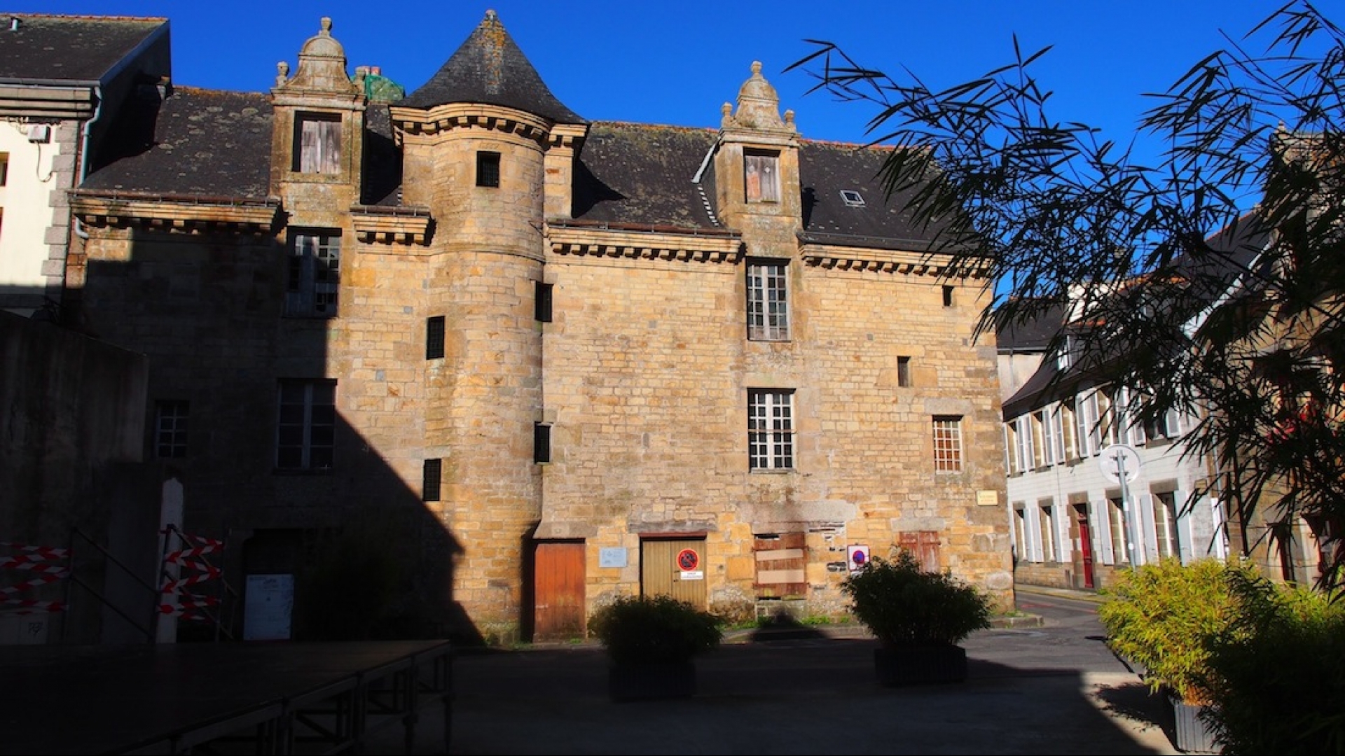 Loi Monuments Historiques à Landerneau 29800 - Maison Duthoya, Landerneau