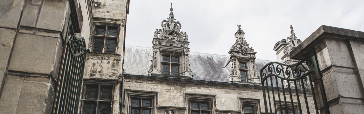 Loi Monuments Historiques à Caen 14000 - L'Hôtel de Than