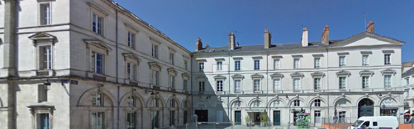 Loi Monuments Historiques à Orléans 45000 - 9 place Sainte-Croix
